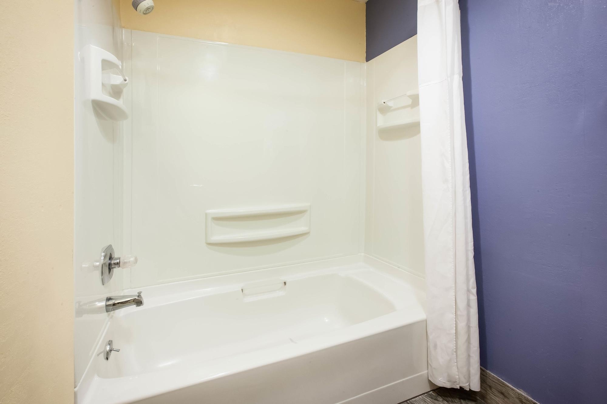 Days Inn By Wyndham Cadillac Buitenkant foto