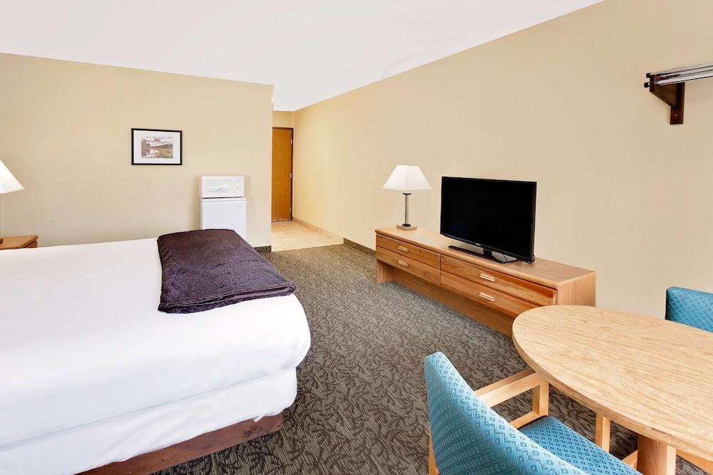 Days Inn By Wyndham Cadillac Buitenkant foto