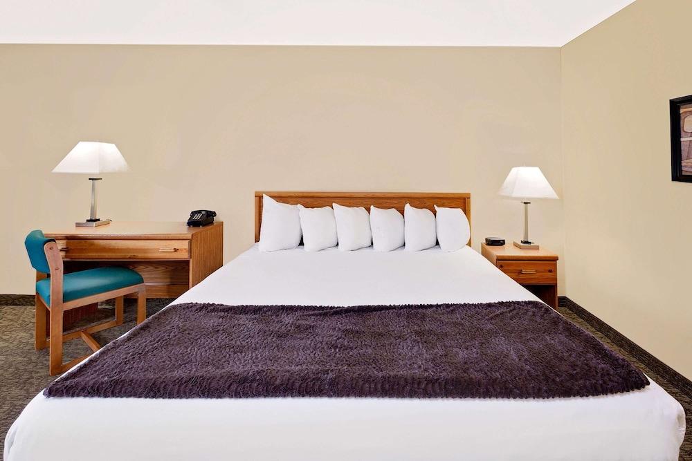 Days Inn By Wyndham Cadillac Buitenkant foto