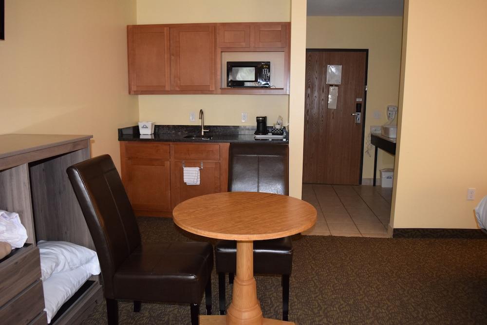 Days Inn By Wyndham Cadillac Buitenkant foto