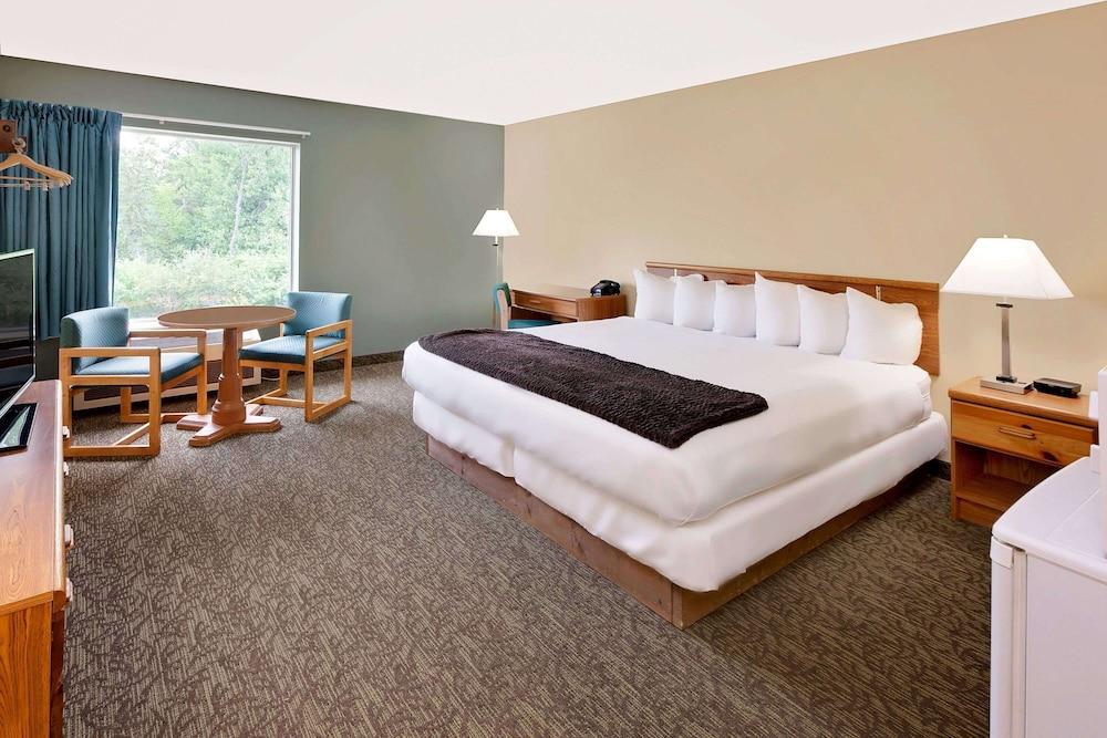 Days Inn By Wyndham Cadillac Buitenkant foto