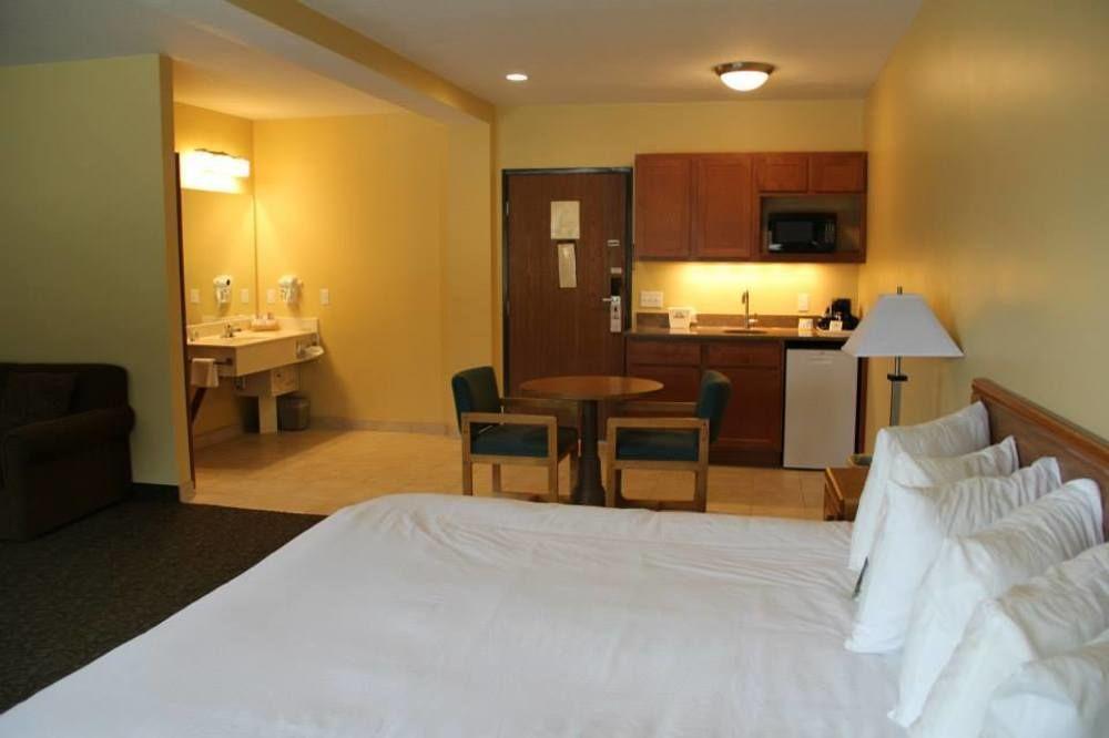 Days Inn By Wyndham Cadillac Buitenkant foto