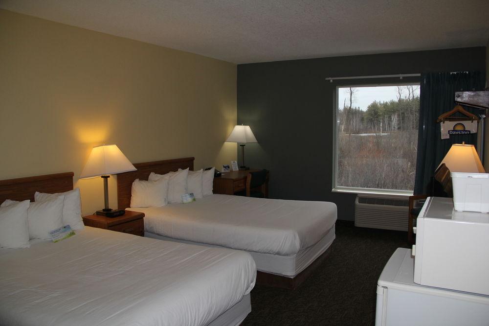 Days Inn By Wyndham Cadillac Buitenkant foto