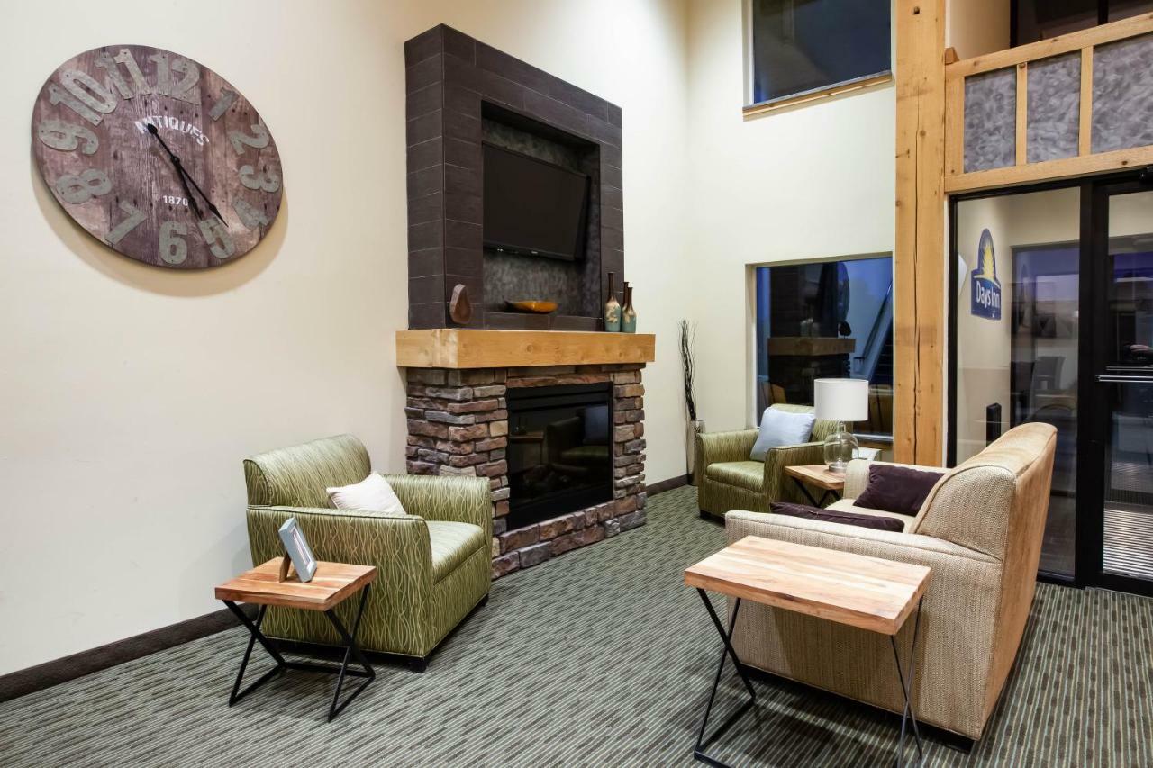 Days Inn By Wyndham Cadillac Buitenkant foto